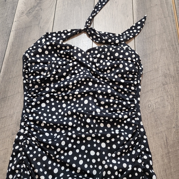 Bikini - Picture 2 of 8